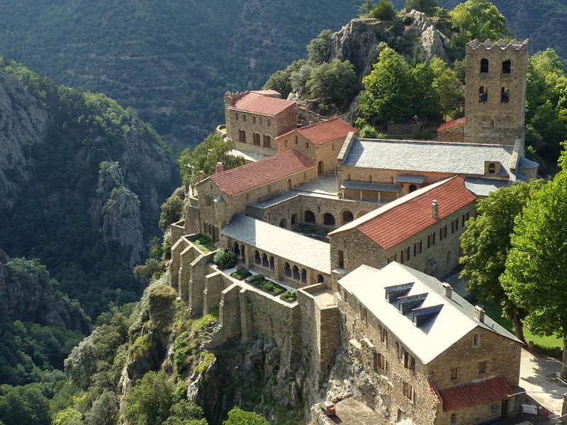Abbaye de St Martin du Canigou (Pyrénées Orientales)