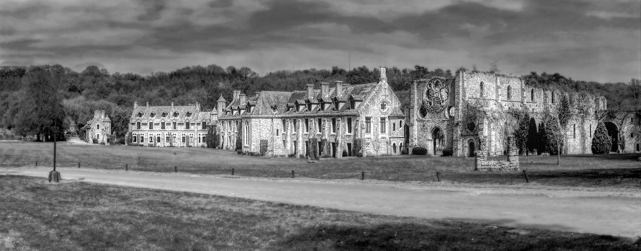 Abbaye des Vaux de Cernay N&B