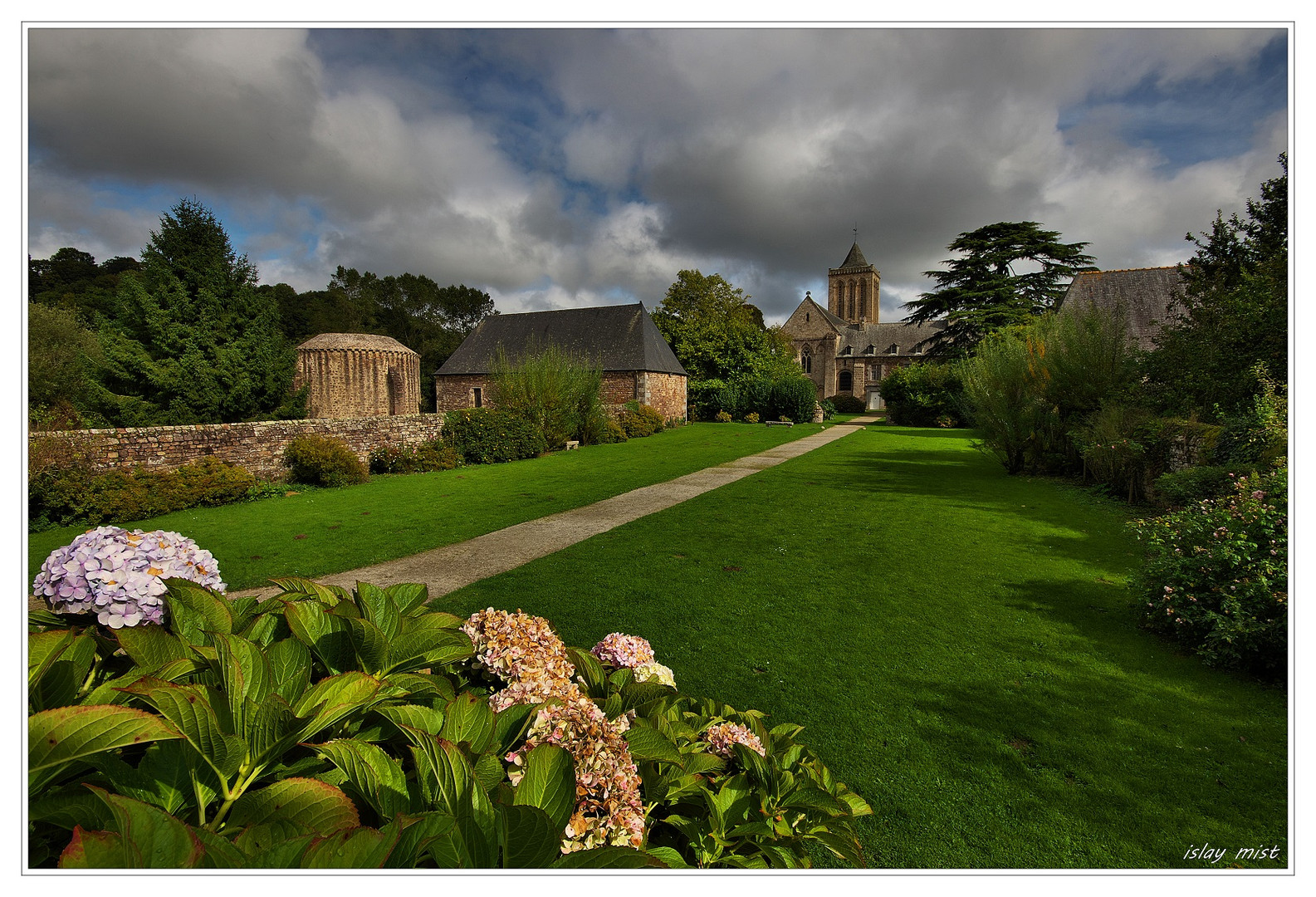 * Abbaye Sainte-Trinité de La Lucerne *