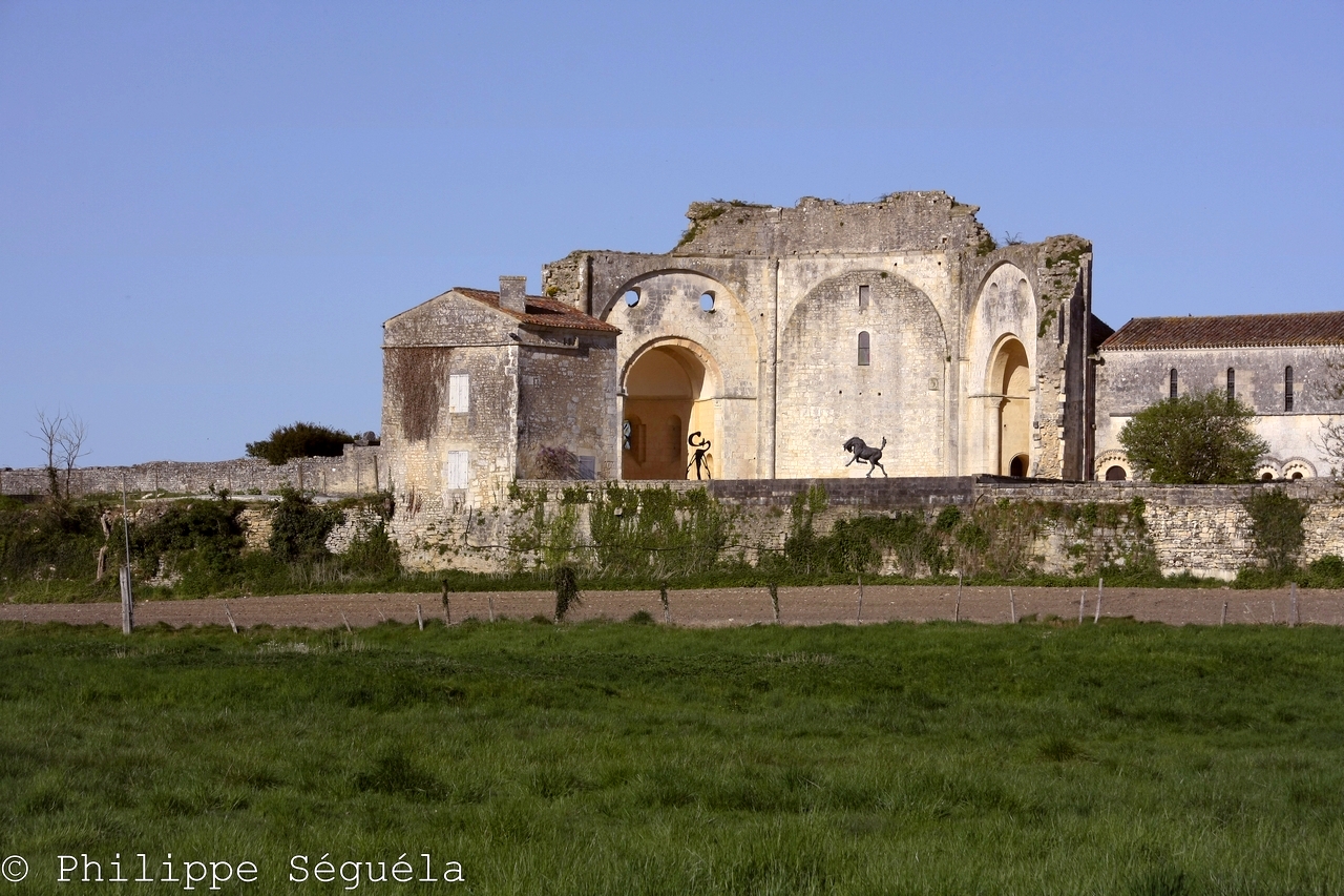 Abbaye Trizay 17