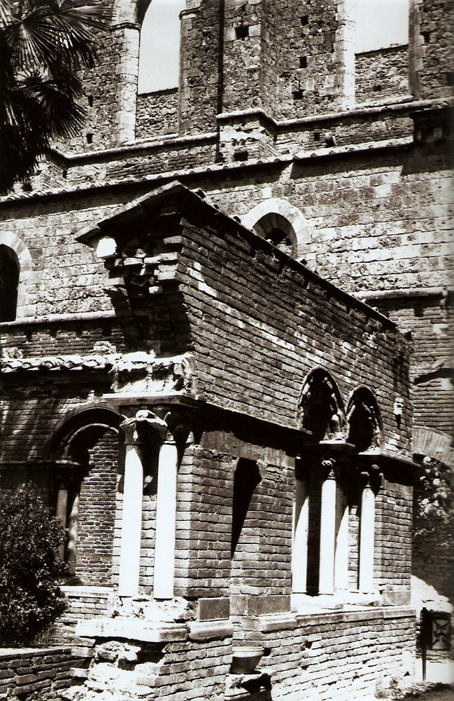 Abbazia di San Galgano - prospettiva del chiostro