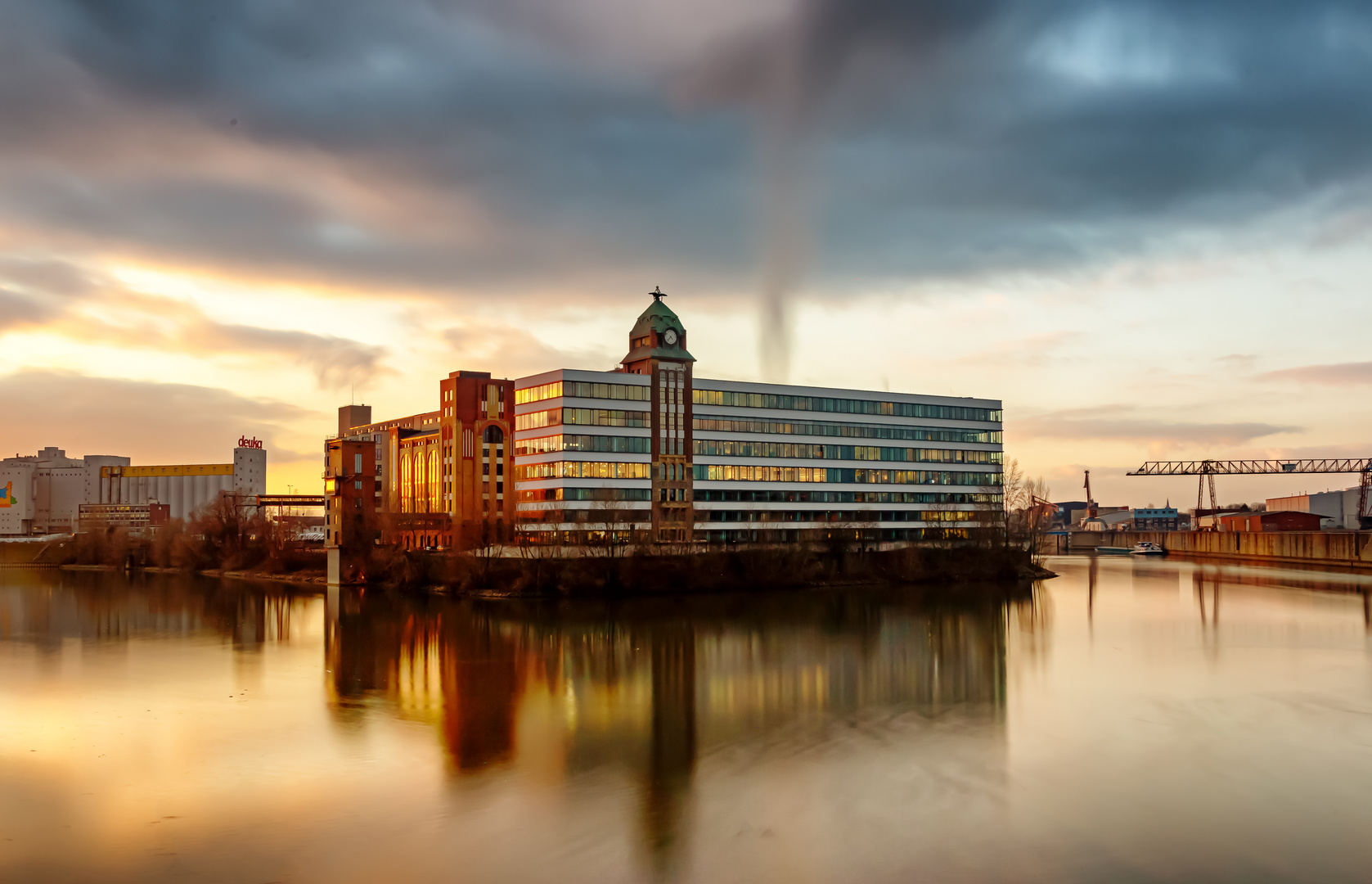 Abbendamerung am Medienhafen