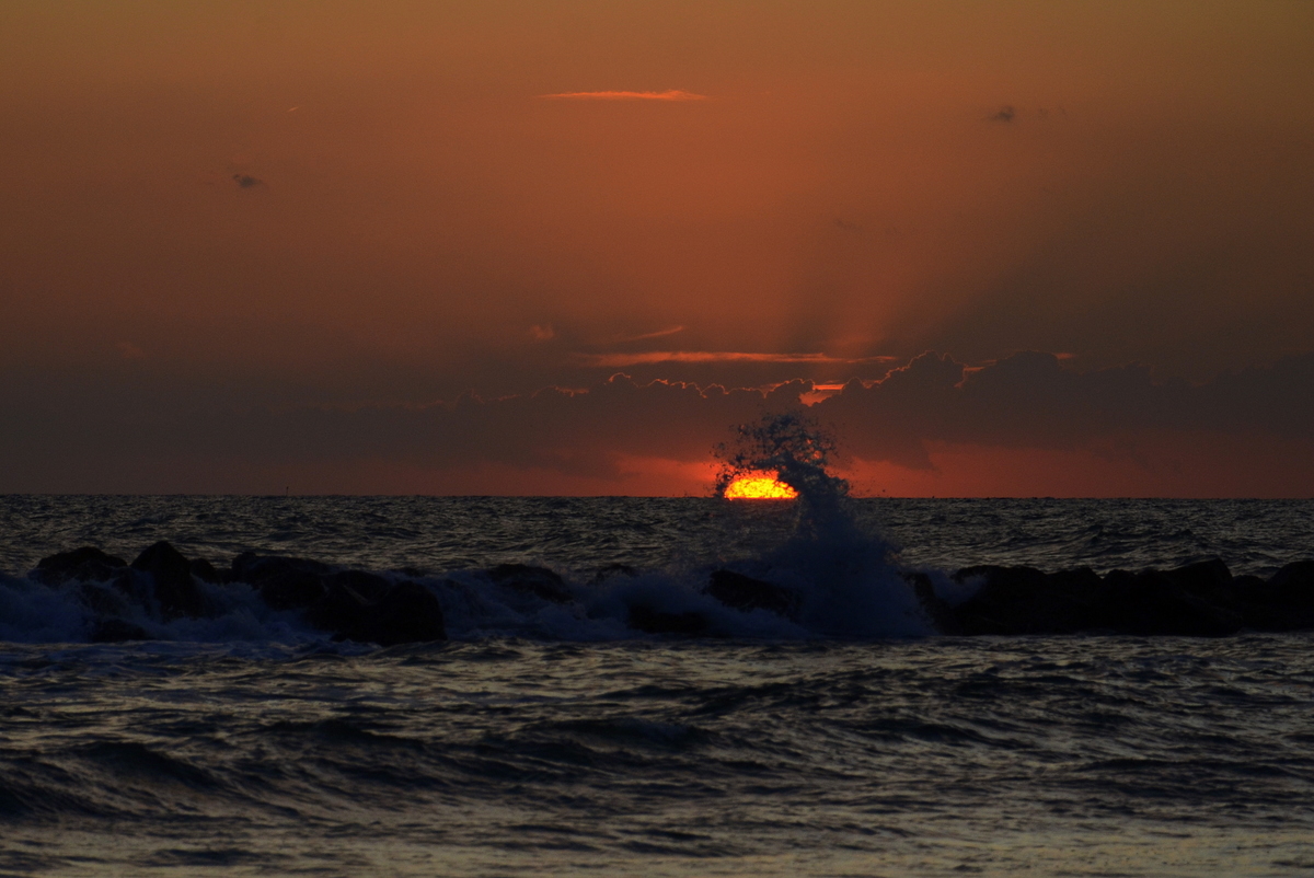 Abbraccio tra mare e sole