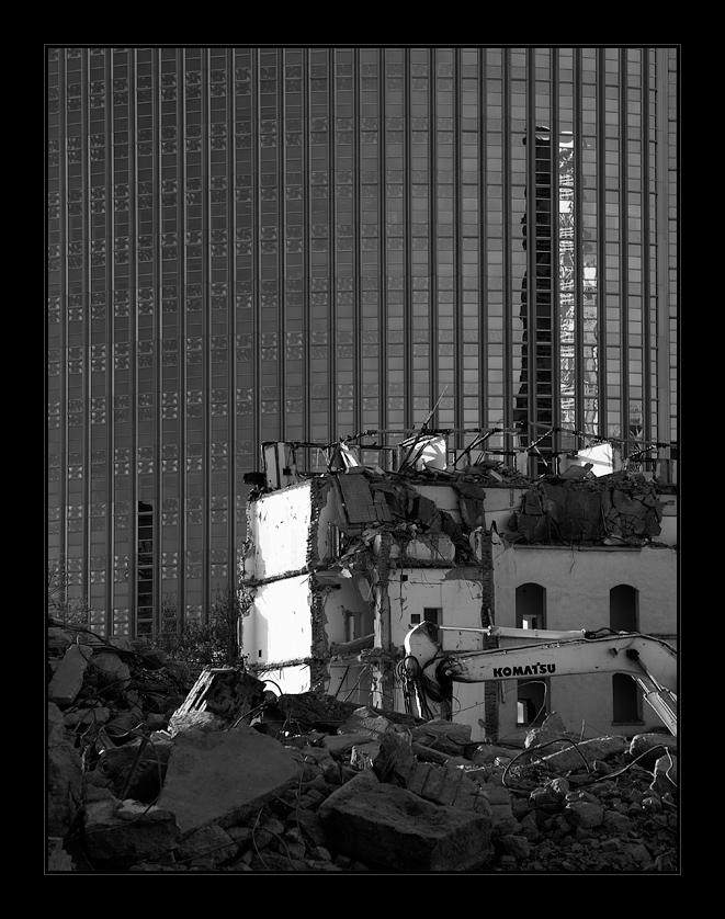 [ Abbruch im Schatten des Pollux ]