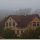 Abbruchhaus im Nebel