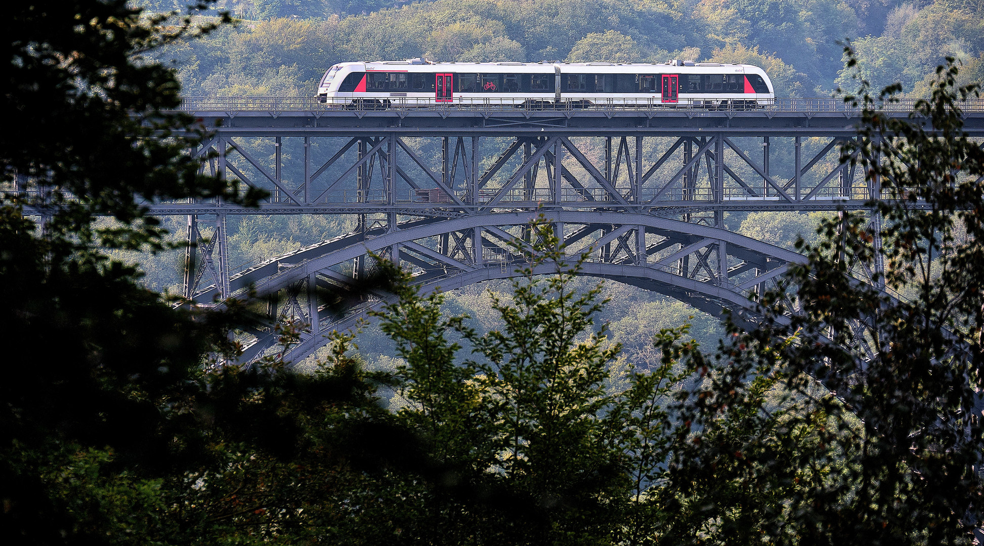 Abellio-Lint 41 auf der Müngstener Brücke-(25.9.2021)