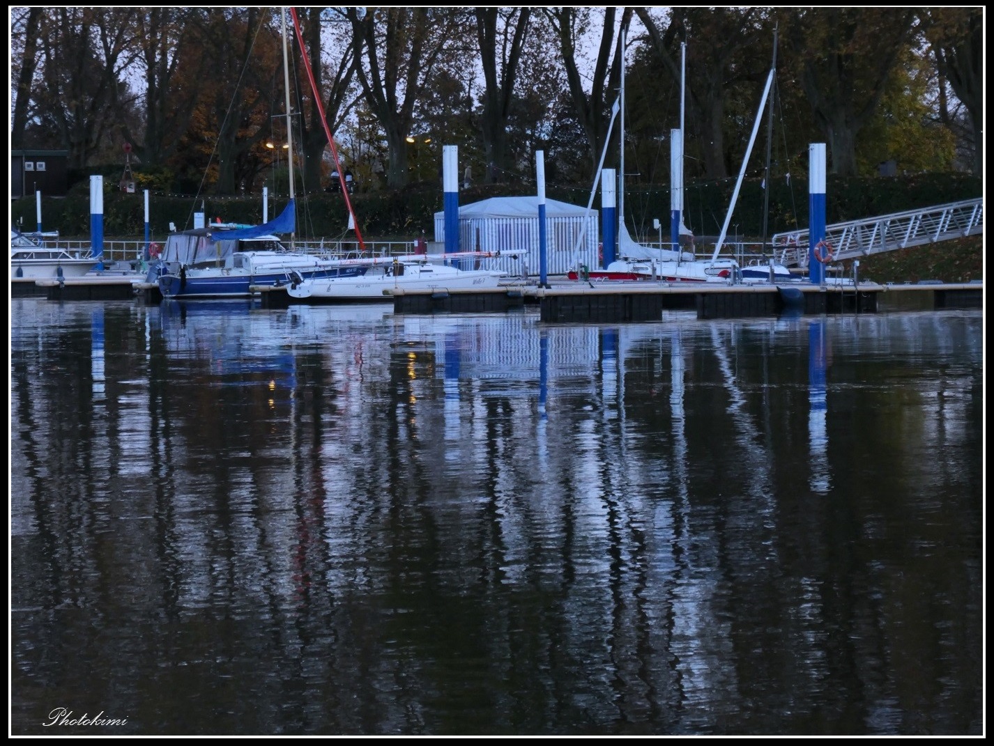 Abend am Bootshafen (II)