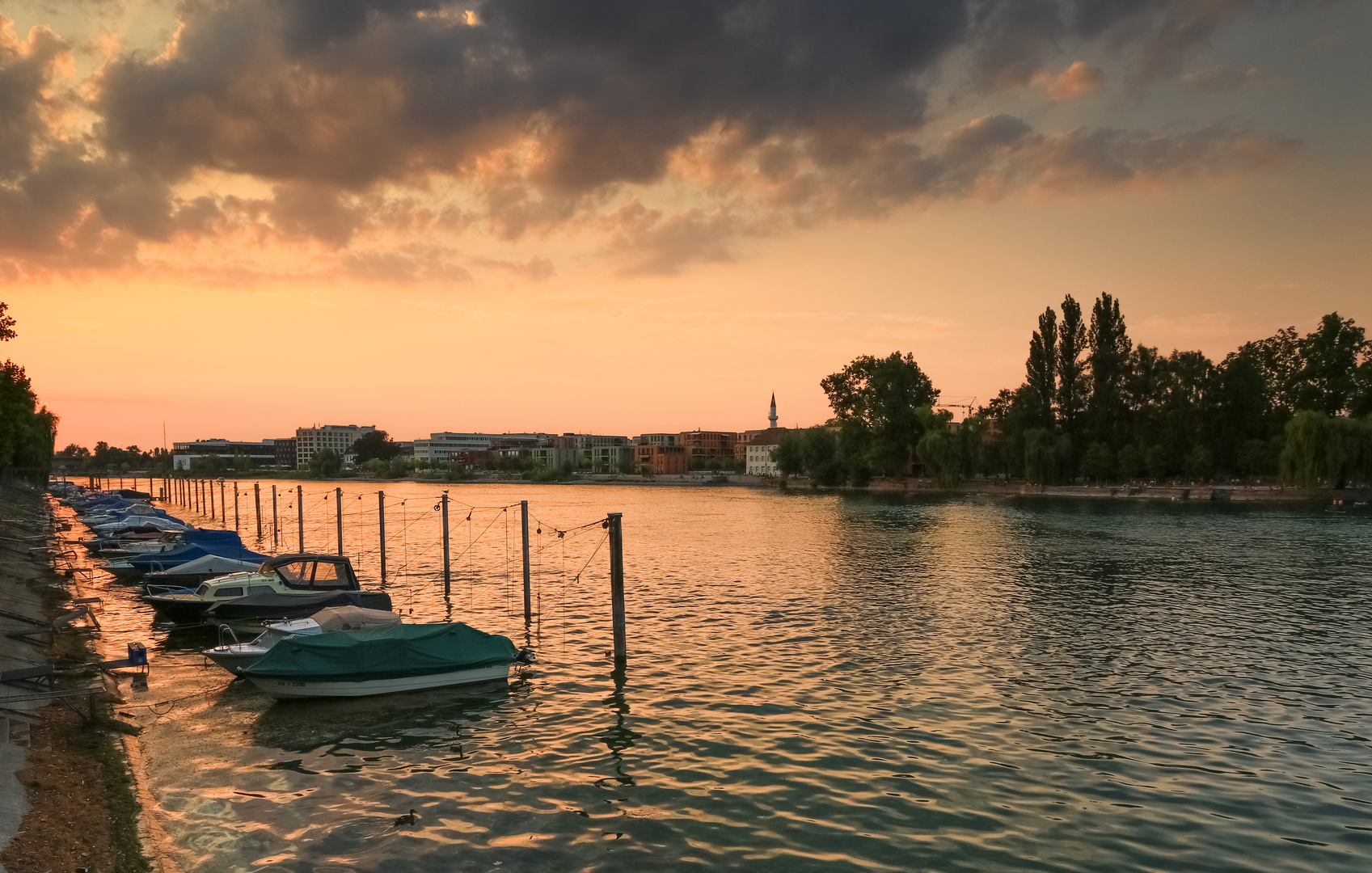 Abend am Konstanzer Rheinufer