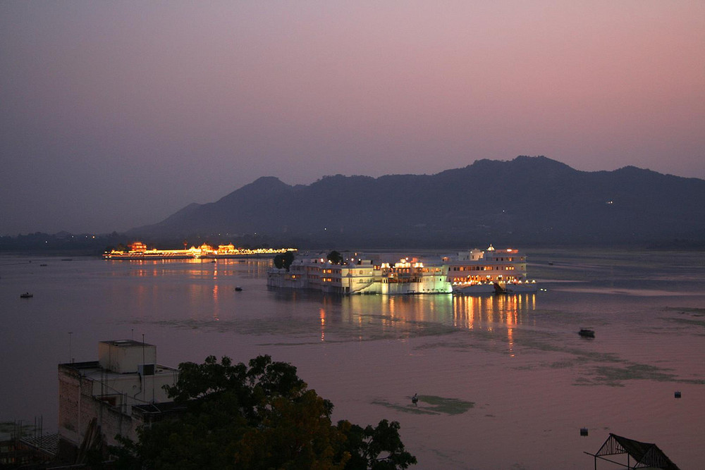 Abend am Pichola See in Udaipur