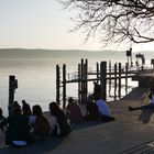 Abend am See - und junge Menschen ...