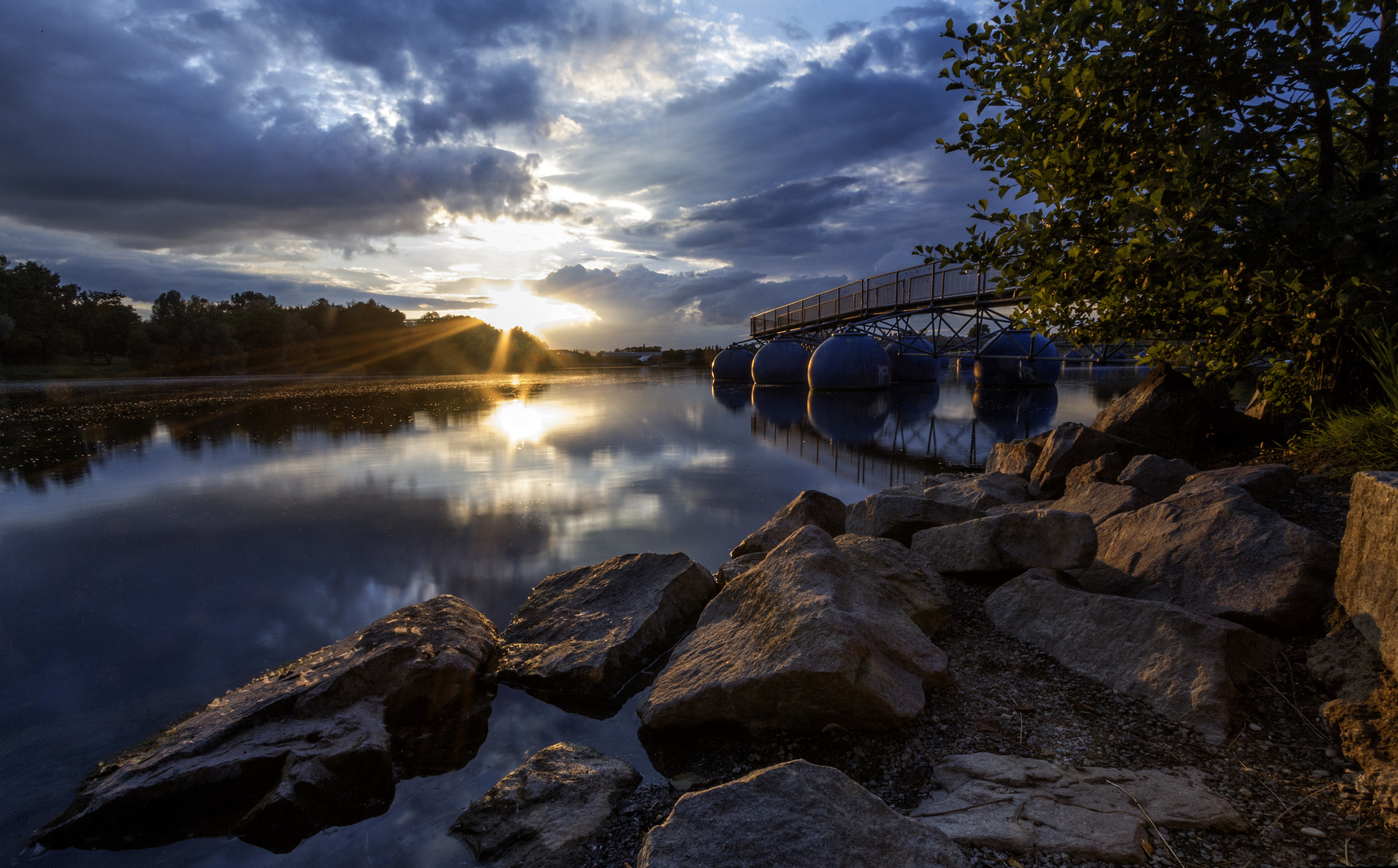 Abend am Seepark in Freiburg Foto & Bild  landschaft, bach, fluss