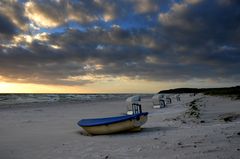 Abend am Strand, Boot 