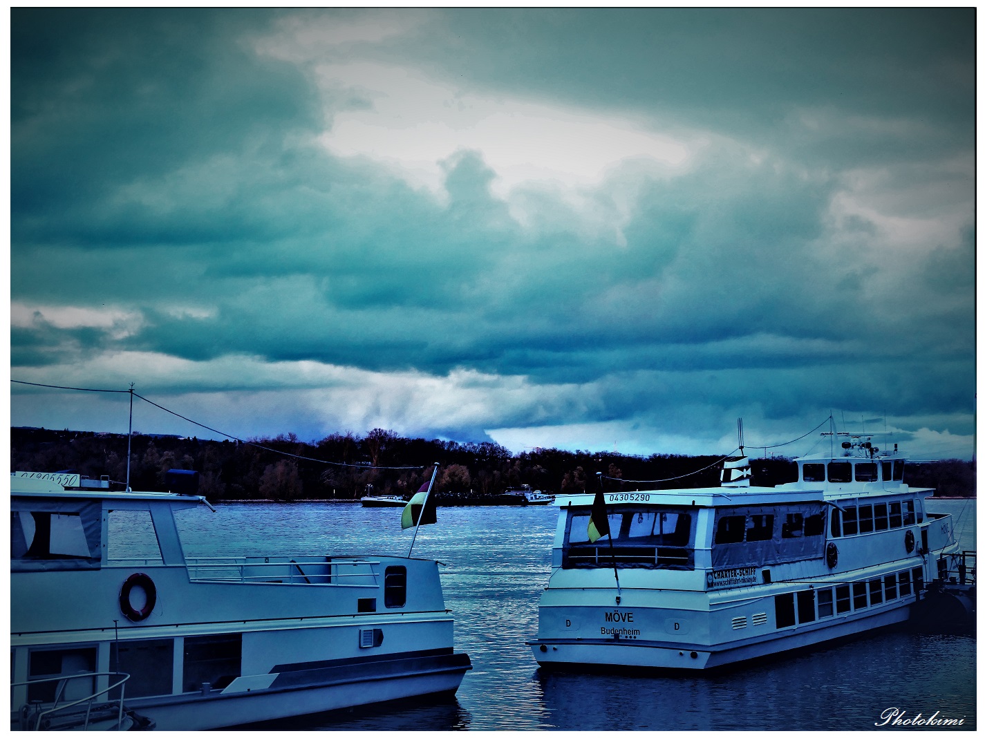 Abend an der Anlegestelle von Budenheim/Rhein