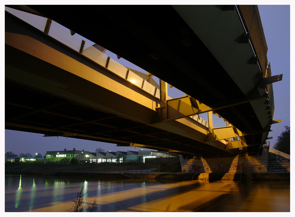 Abend an der Brücke