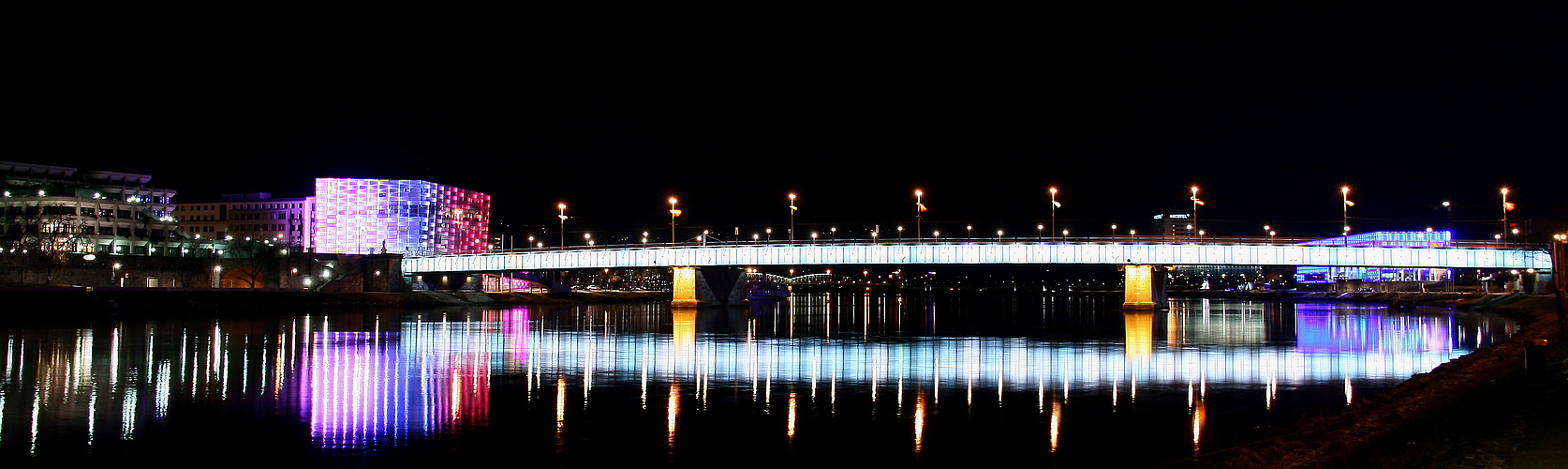 Abend an der Donaulände