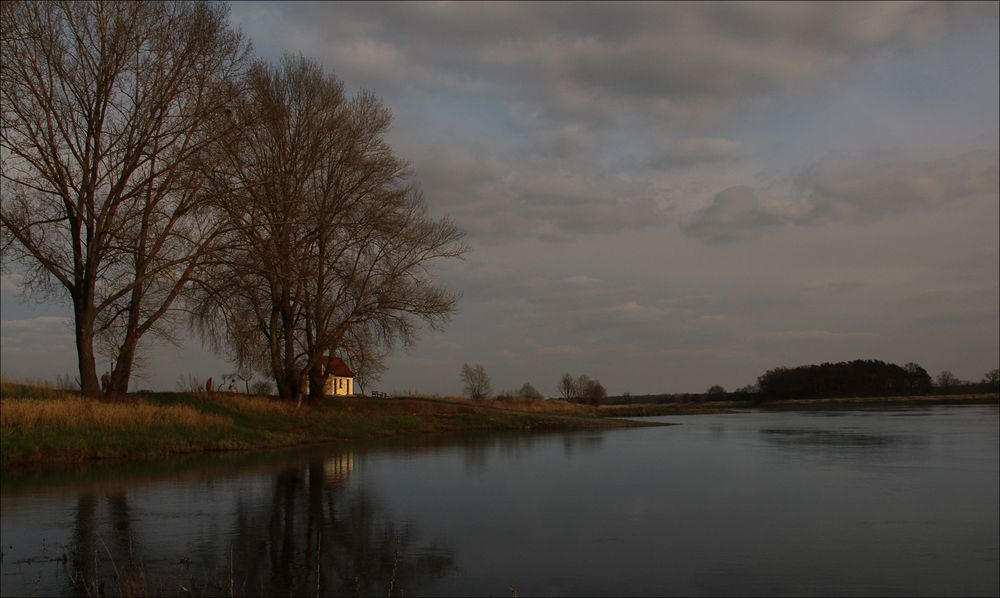 Abend an der Elbe