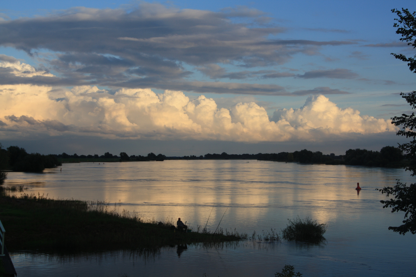 Abend an der Elbe