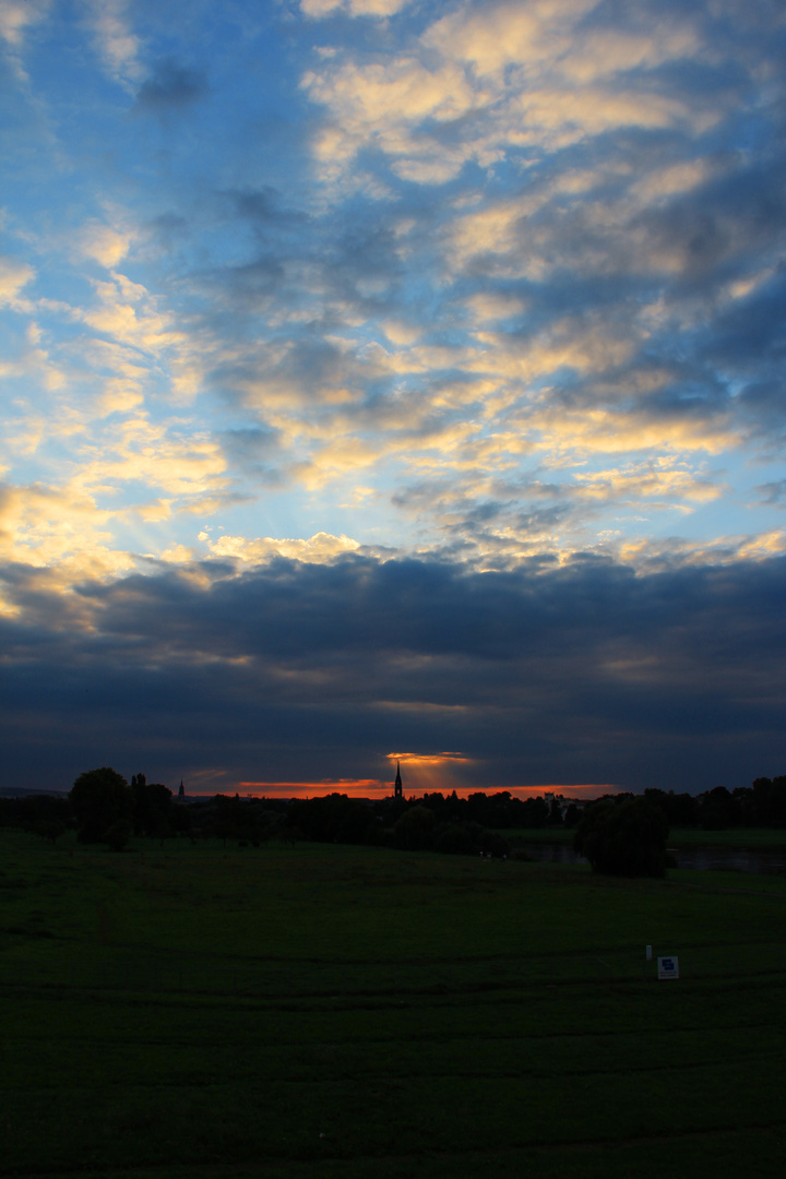 Abend an der Elbe