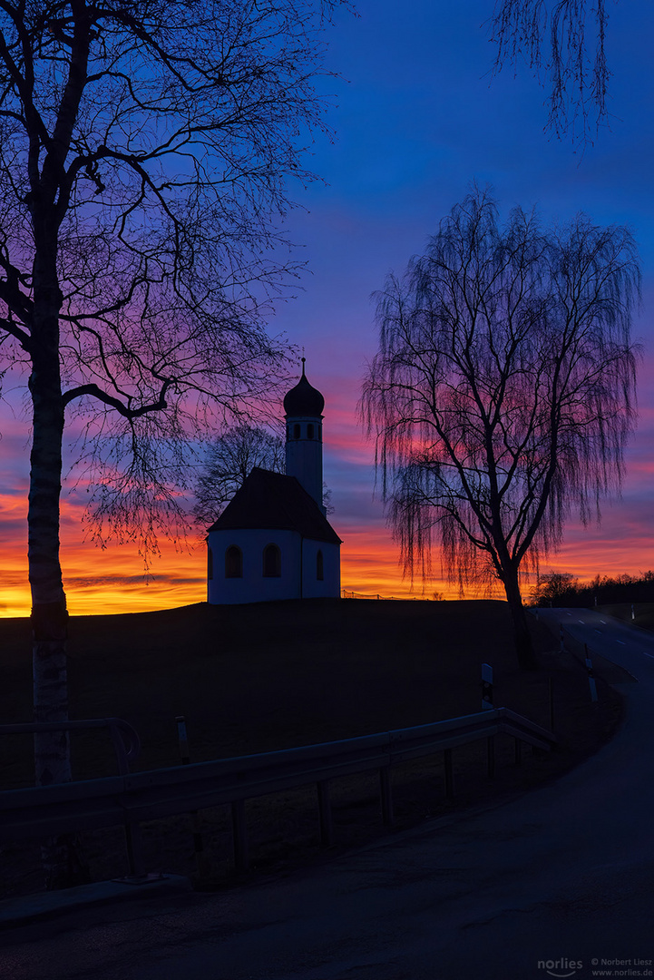 Abend an der Kapelle