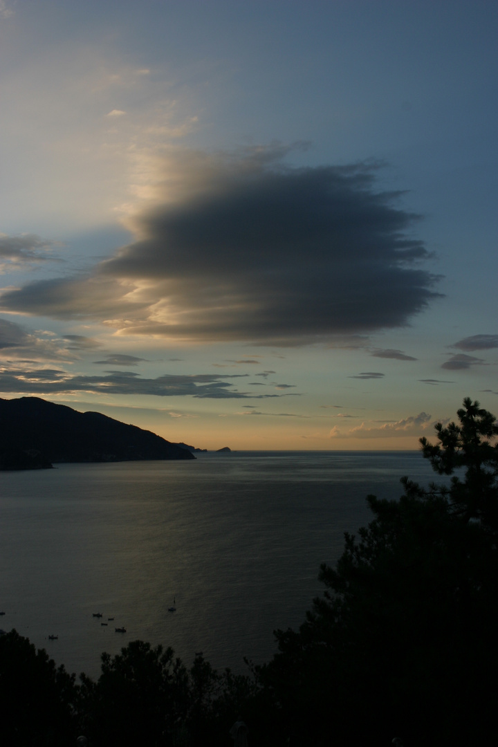 Abend an der ligurischen Küste