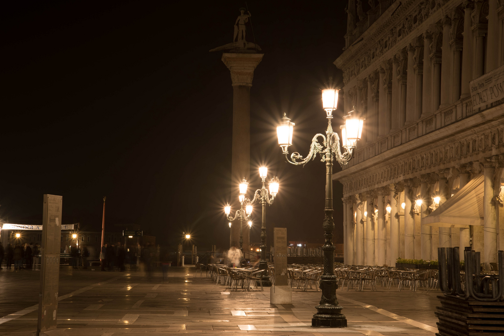 Abend auf der Piazetta San Marco