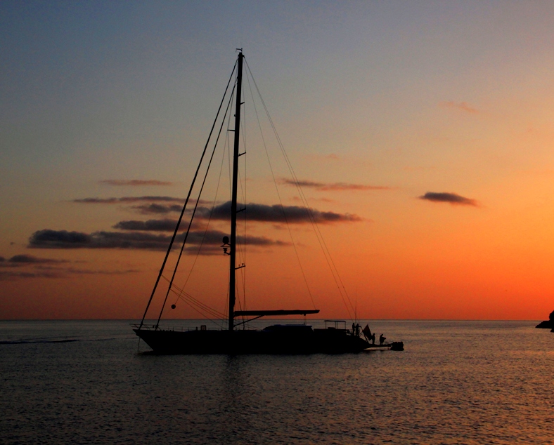 Abend-Aufnahme der Bucht in Port d'Andratax auf Mallorca