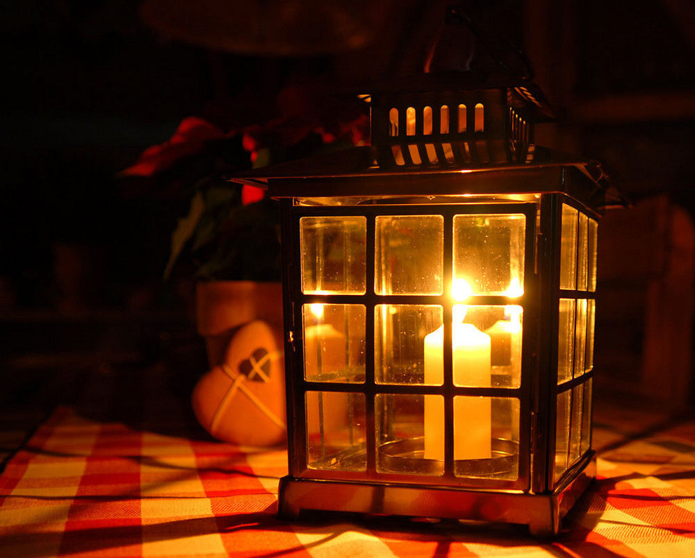 Bild von Kerzenlicht: A Journey Through History, Benefits, and Value