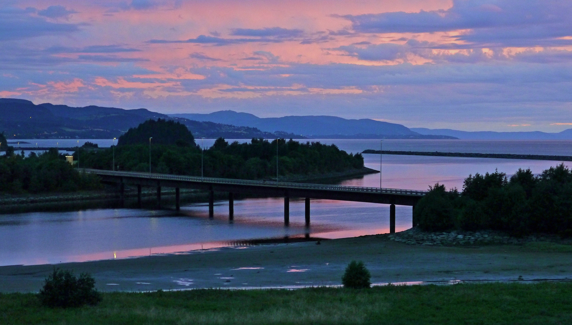 Abend beim Flughafen Trondheim