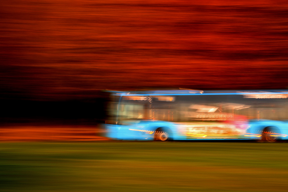 "Abend-Bus" mit Wischeffekt