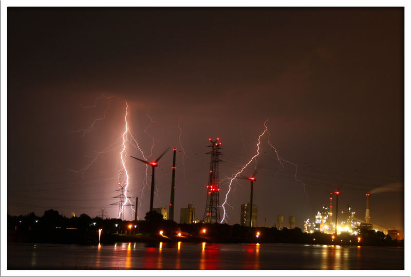 Abend Gewitter an der Weser