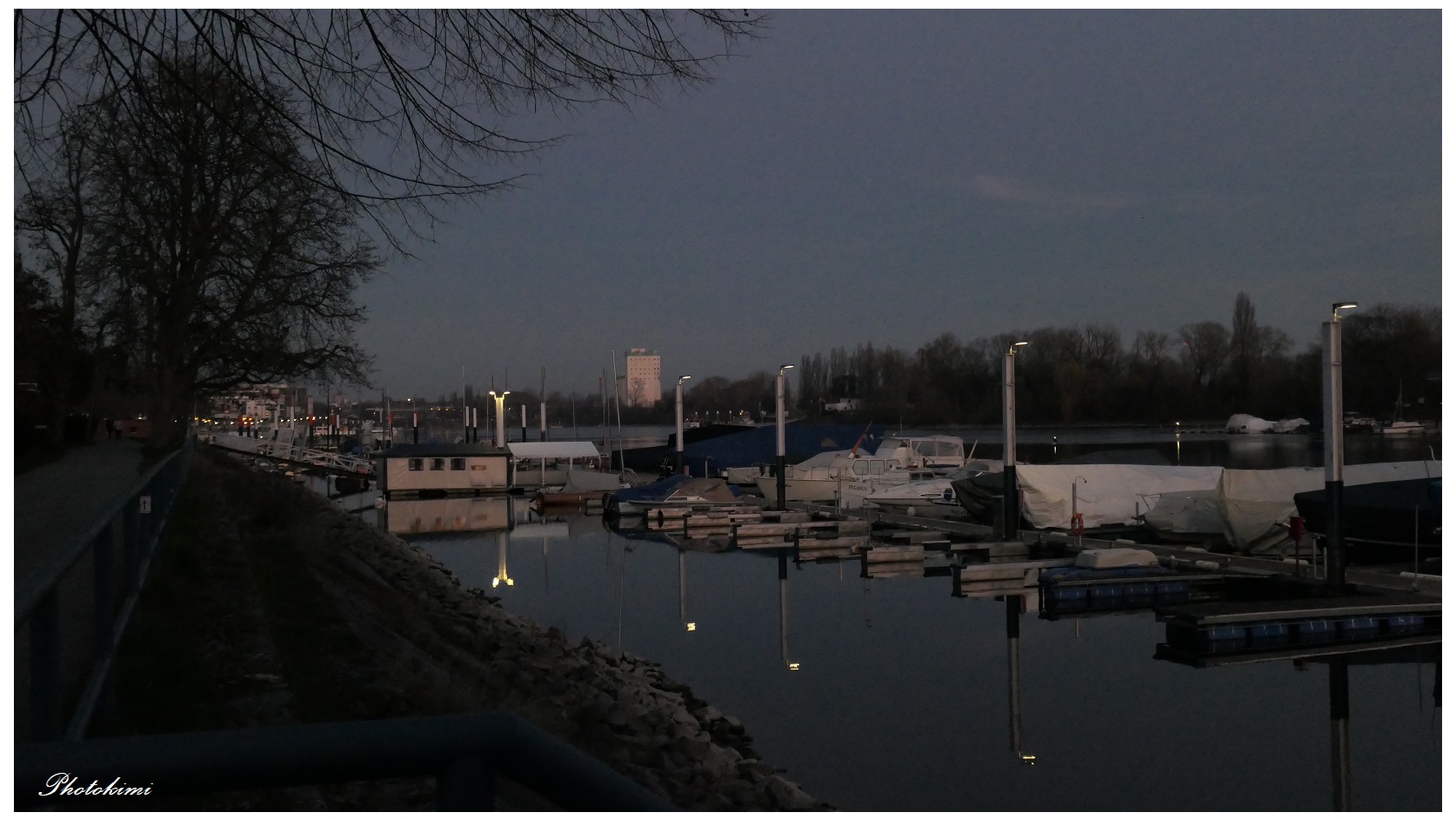 Abend im Bootshafen (I)