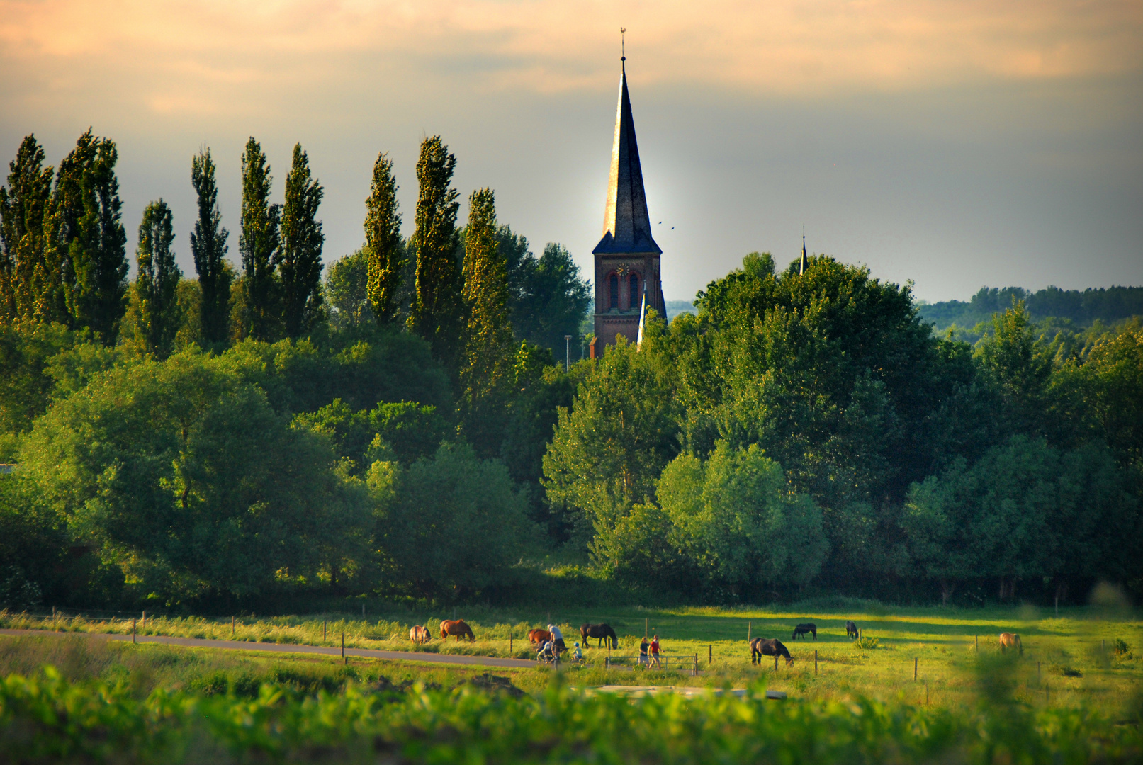 Abend im Dorf