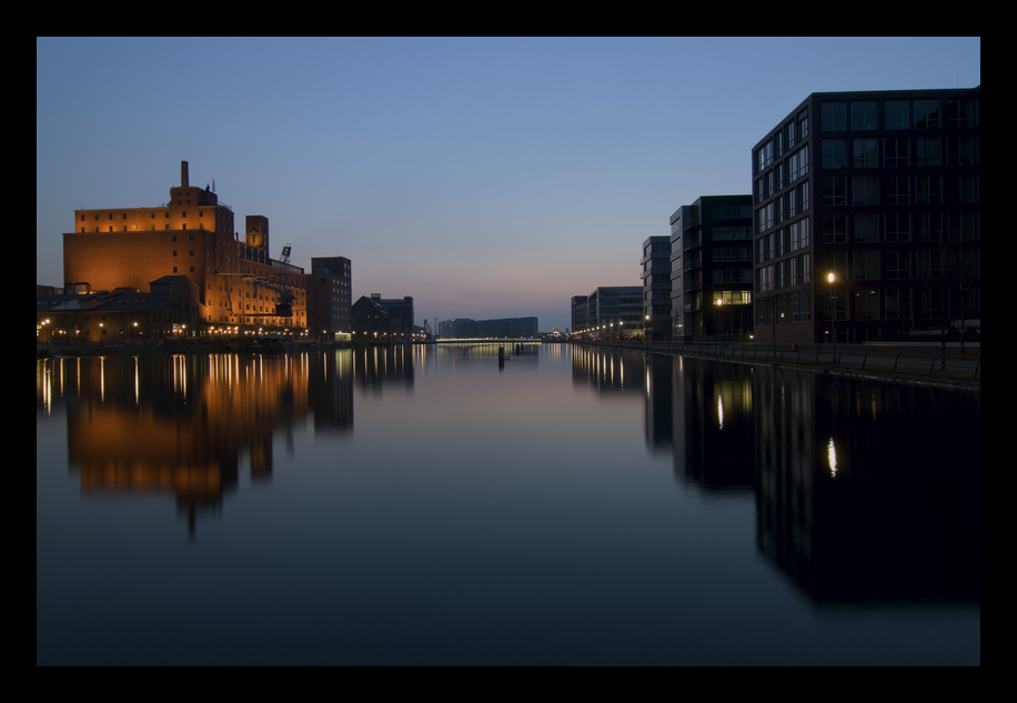 Abend im Duisburger Innenhafen