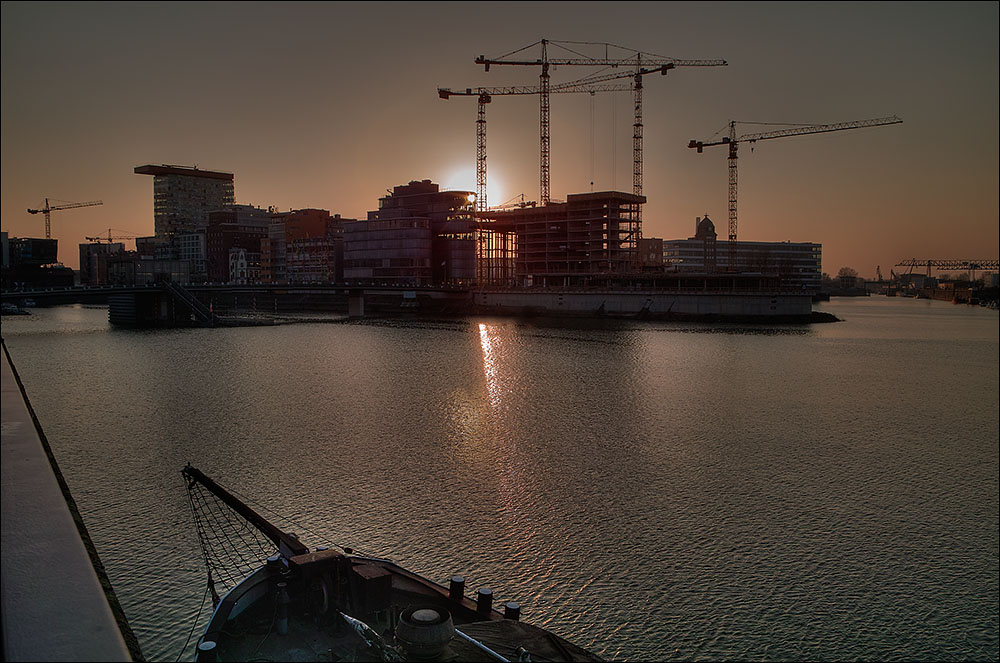 Abend im Medienhafen (III)