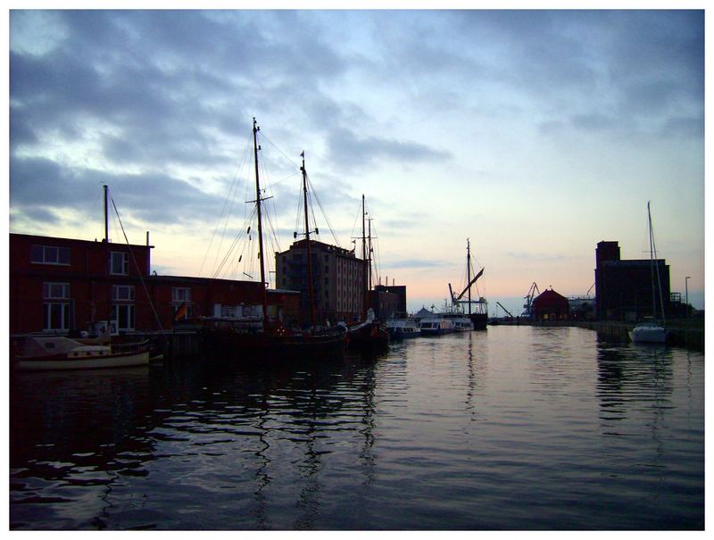 Abend im Wismarer Hafen   (025)