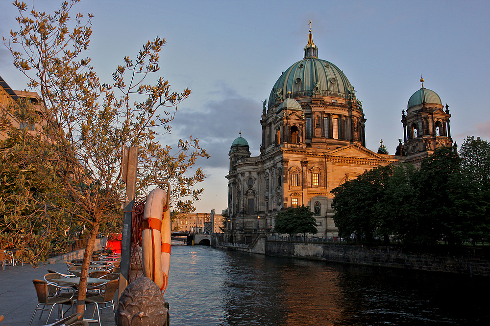 abend in berlin sieht alle golden aus