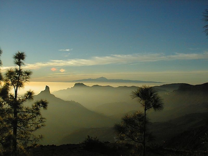 Abend in den Bergen mit Blick auf Tenneriffa