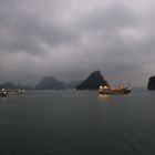 Abend in der Halong Bucht