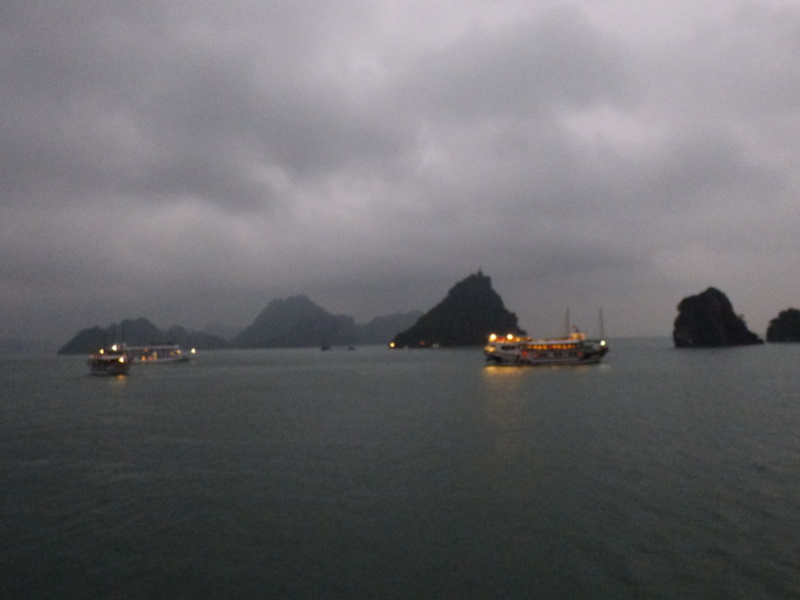 Abend in der Halong Bucht