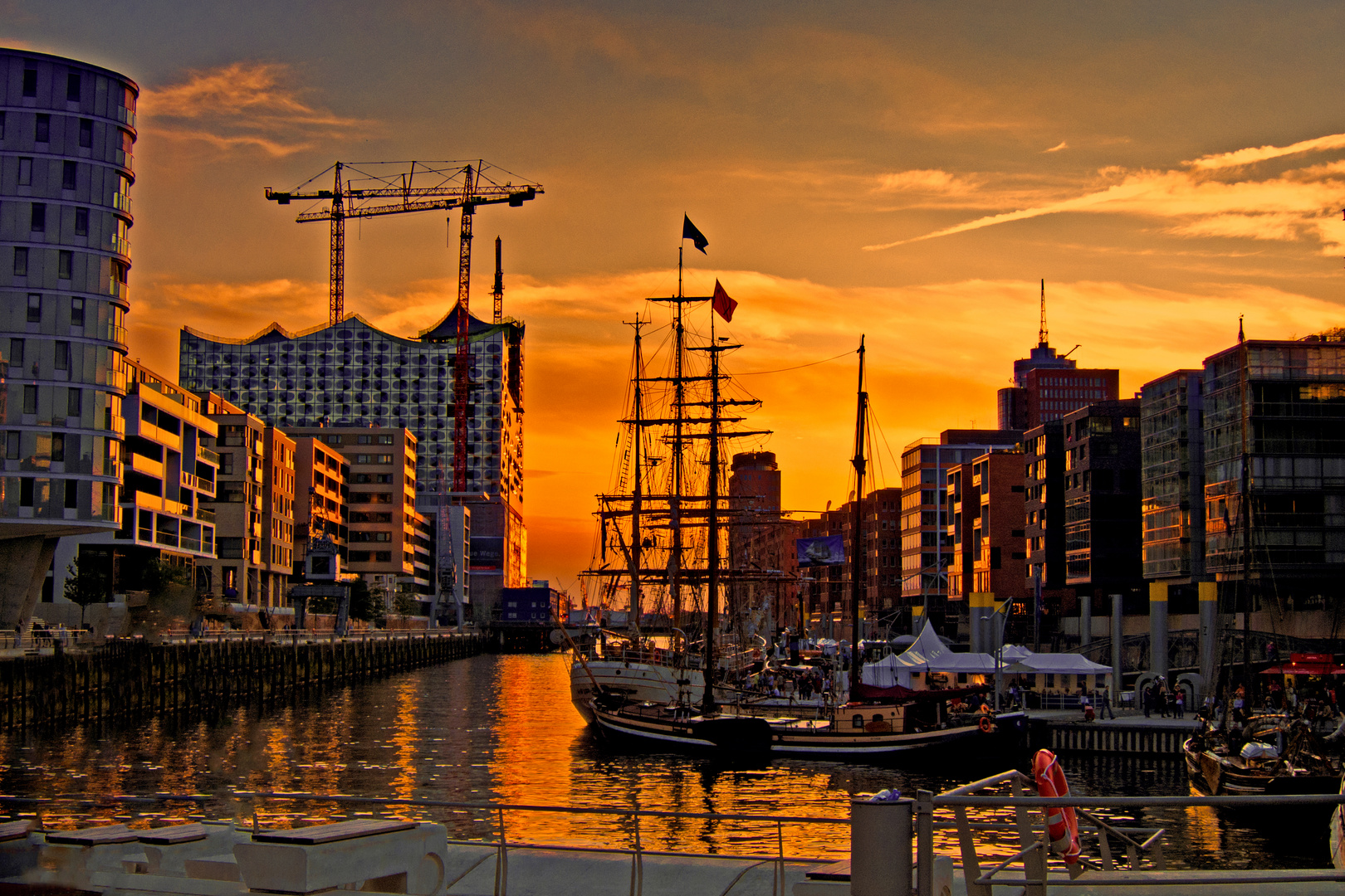 Abend in der Hamburger Hafen-City