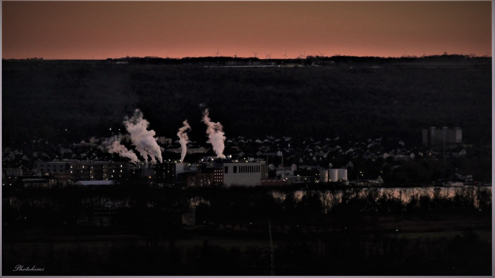 Abend Landschaft mit Windrädern