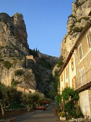 Abend Stimmung in Moustiers-Sainte-Marie