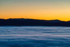 Abend über dem Nebel