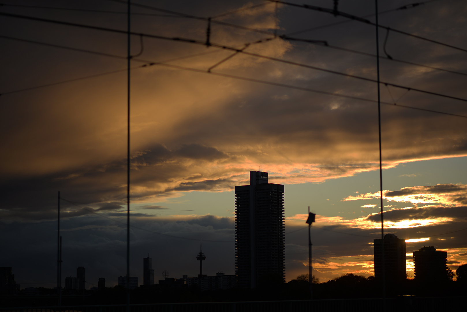 Abend über den Köln... . Mühlheimer Brücke.