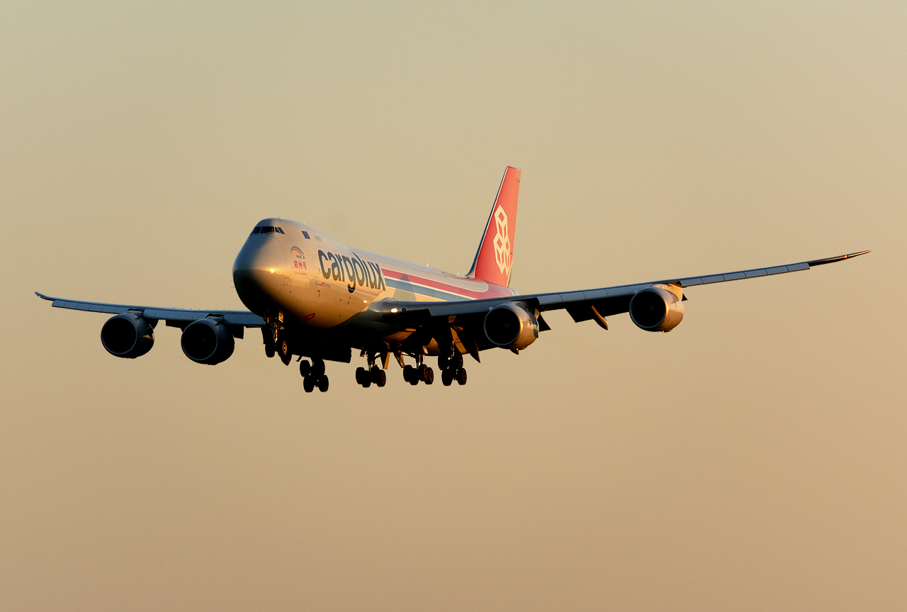 Abendanflug auf Runway 06