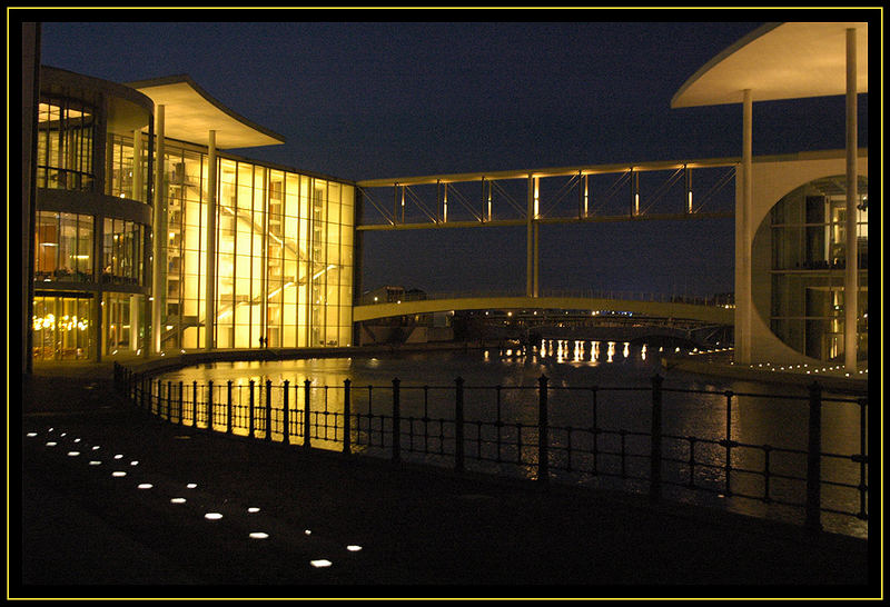 Abendansicht im Regierungsviertel