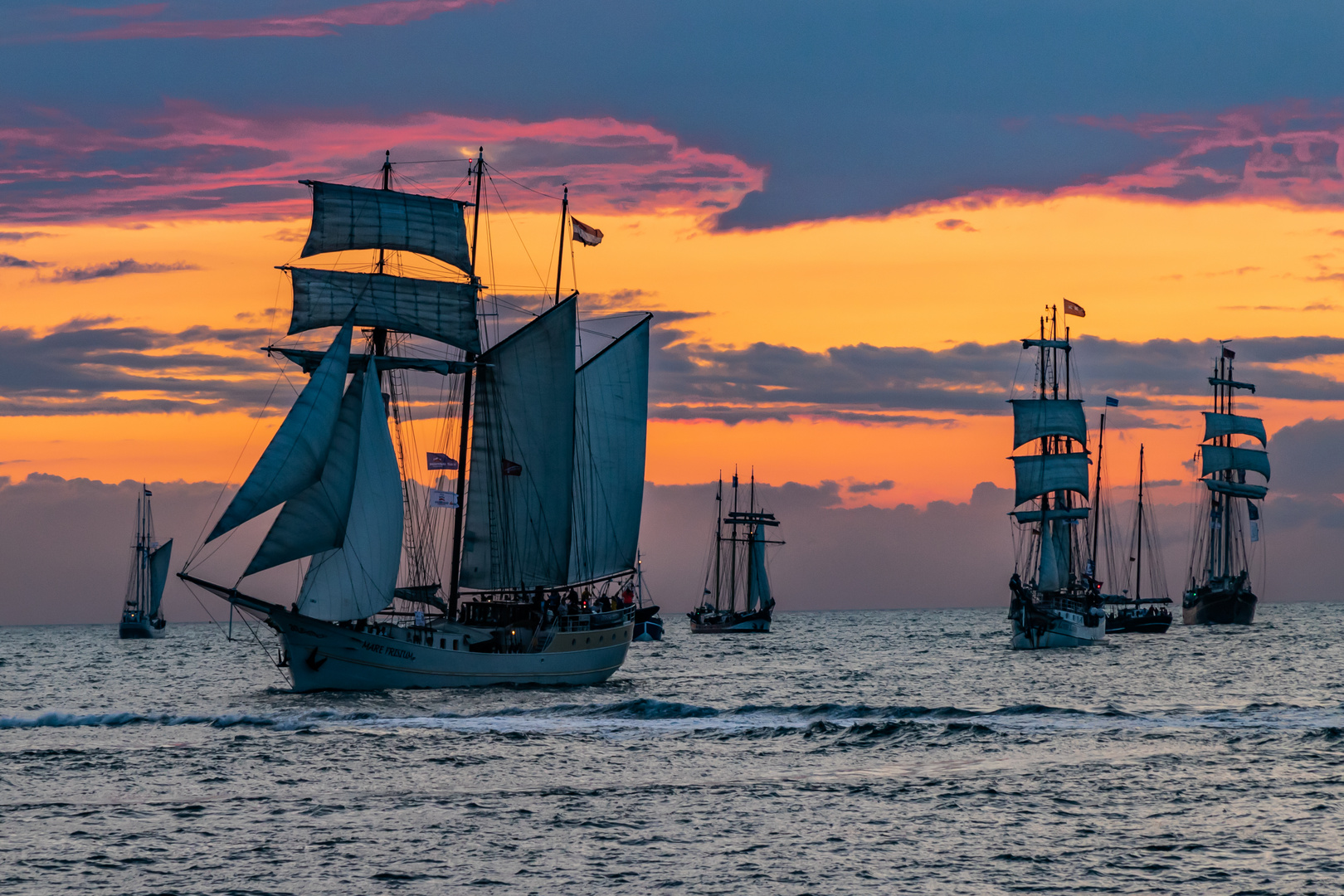 Abendausfahrten vor Warnemünde während der Hanse-Sail