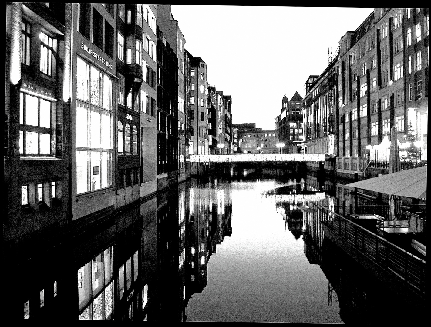 ABENDDÄMMERUNG AM ALSTERFLEET