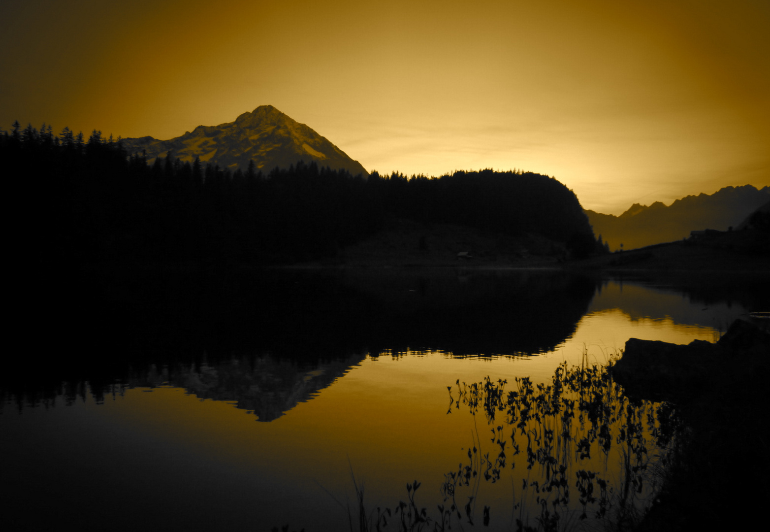 Abenddämmerung am Golzernsee