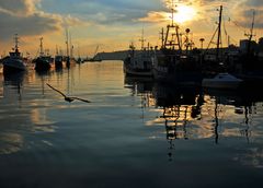 Abenddämmerung am Hafen